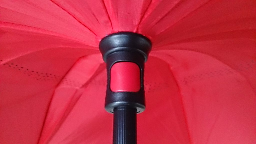 傘を開くボタン