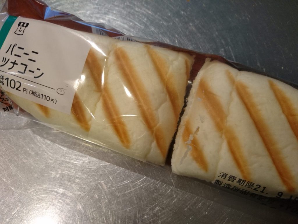 パンが真っ二つに切れた